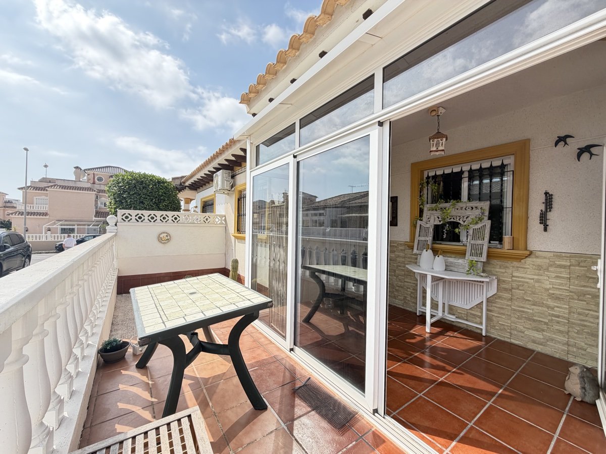 Townhouse in La Zenia, Alicante, Spain 2 bedrooms, 70 sq.m. No. 190071