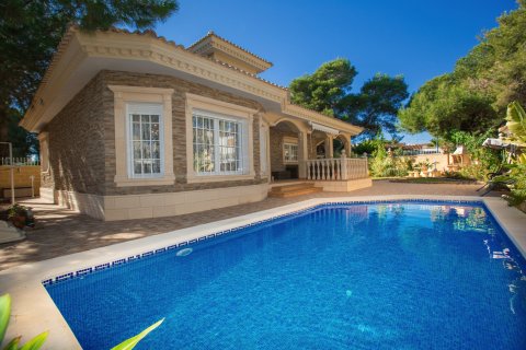 Villa a Punta Prima, Alicante, Spagna 3 camere da letto, 181 mq. N° 80951