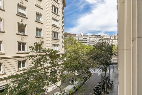 Huoneisto Barcelona, Espanja 3 makuuhuonetta, 152 m2 No. 133136
