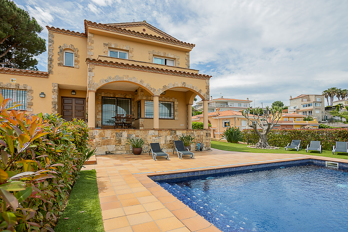 Willa w Lloret de Mar, Girona, Hiszpania 4 sypialnie, 332 mkw. nr 195658