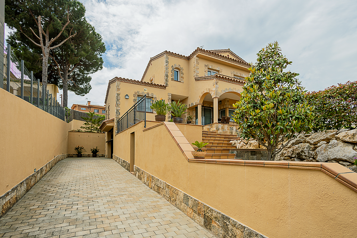 Willa w Lloret de Mar, Girona, Hiszpania 4 sypialnie, 332 mkw. nr 195658