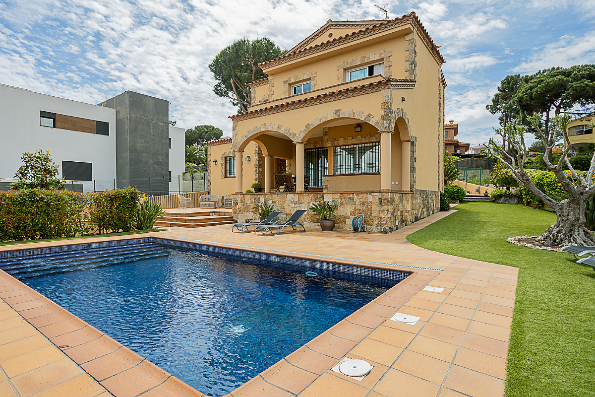 Willa w Lloret de Mar, Girona, Hiszpania 4 sypialnie, 332 mkw. nr 195658