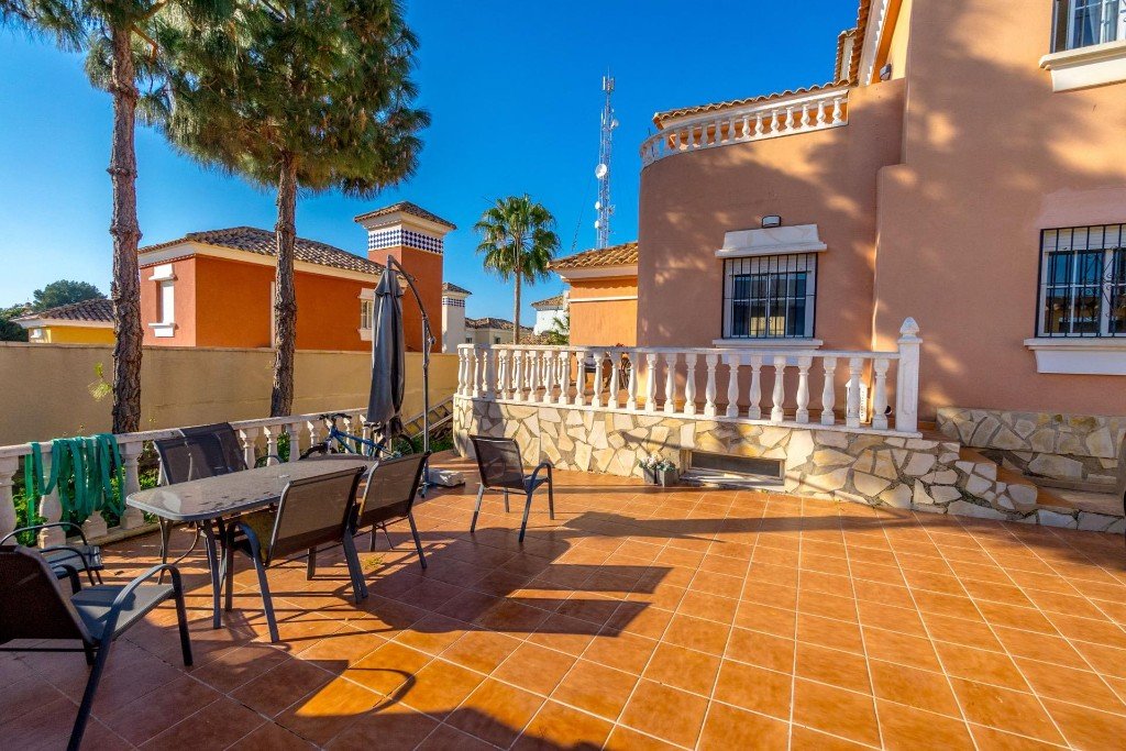 Villa in Villamartin, Alicante, Spanien 3 Schlafzimmer, 213 m2 Nr. 145314