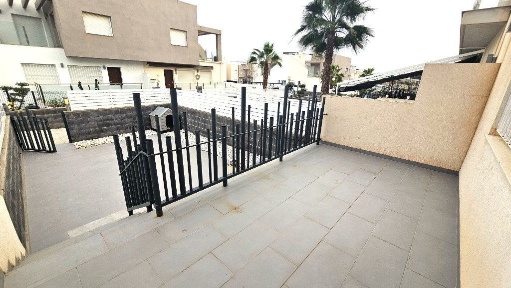Townhouse in Torrevieja, Alicante, Spanien 2 Schlafzimmer, 115 m2 Nr. 145312
