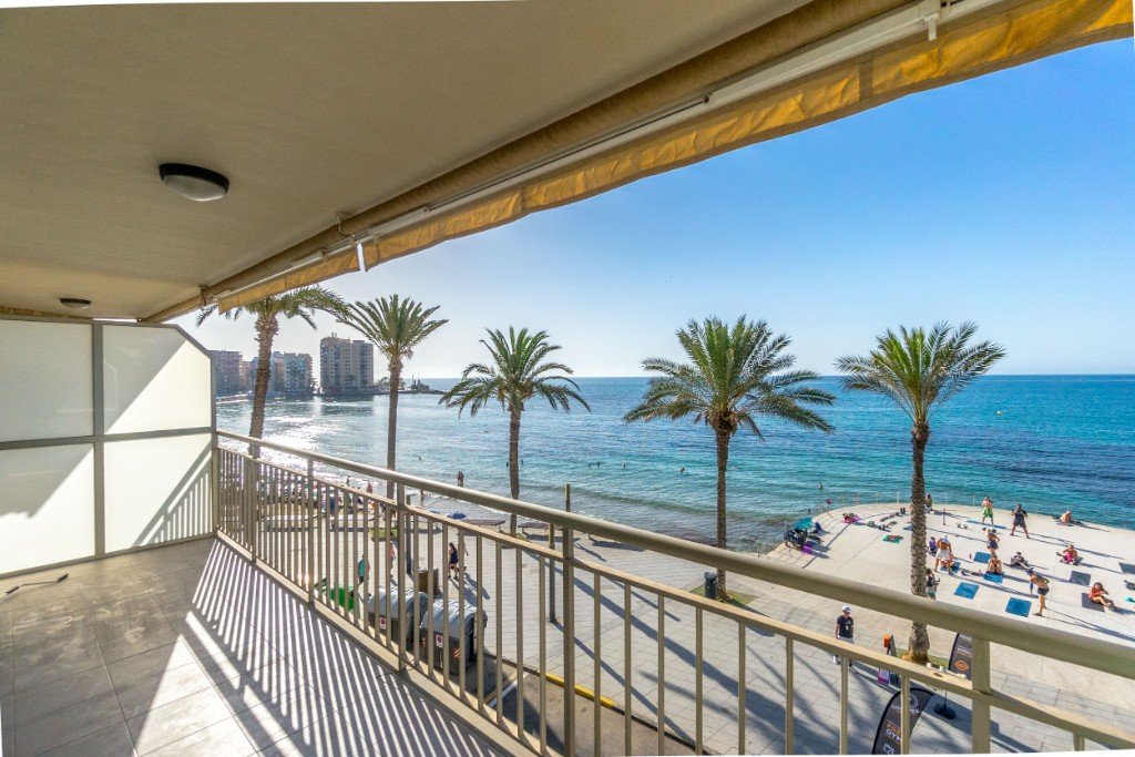 Huoneisto Torrevieja, Alicante, Espanja 4 makuuhuonetta, 110 m2 No. 145315