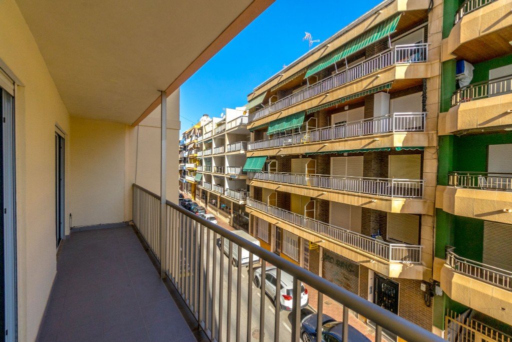 Huoneisto Torrevieja, Alicante, Espanja 4 makuuhuonetta, 110 m2 No. 145315