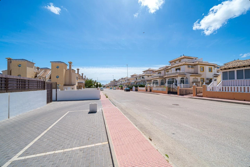 Casa adosada en Alicante, España 3 dormitorios, 83 m2 No. 145317