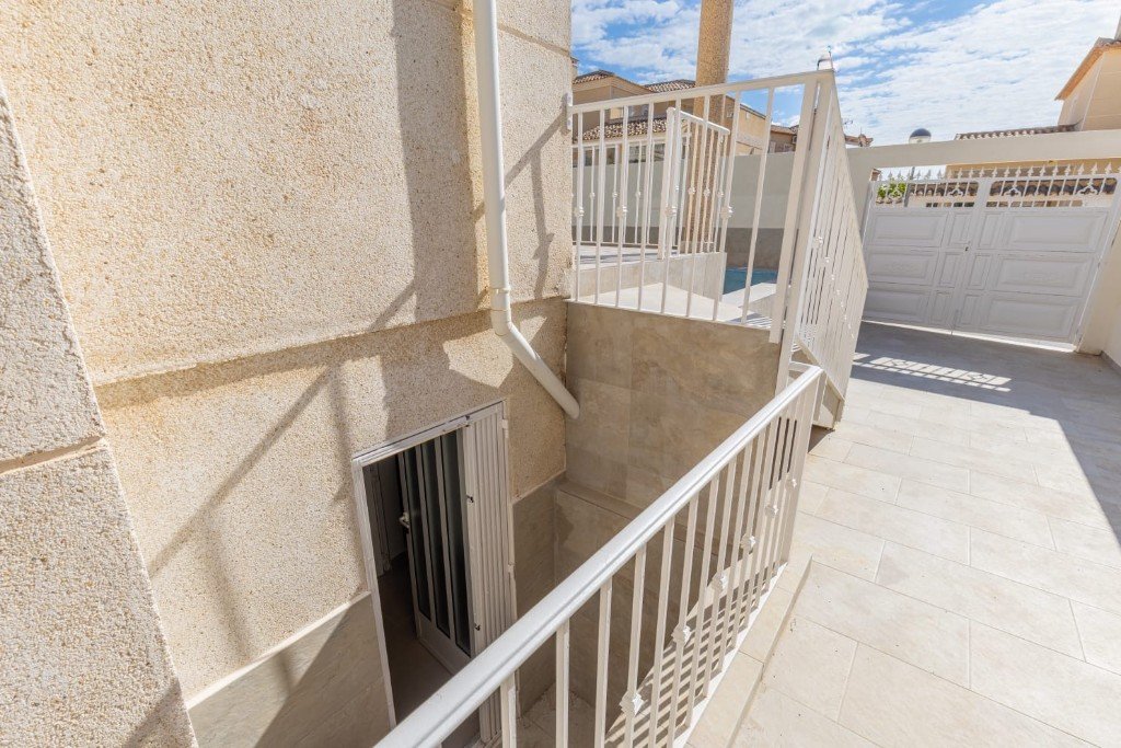 Villa in Alicante, Spanien 5 Schlafzimmer, 150 m2 Nr. 145316