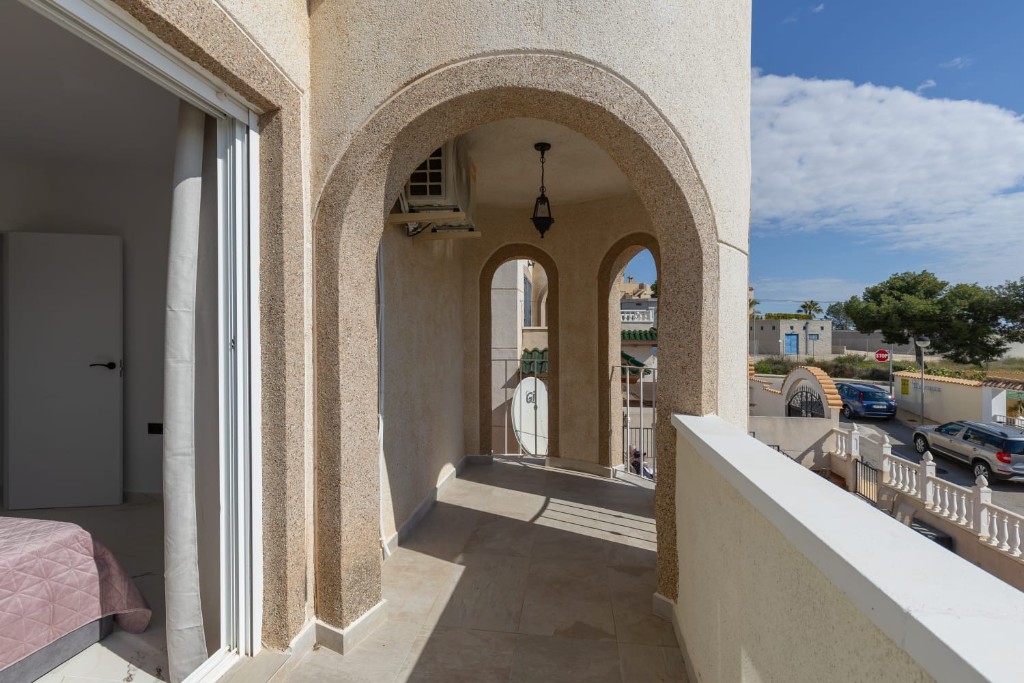 Villa in Alicante, Spanien 5 Schlafzimmer, 150 m2 Nr. 145316