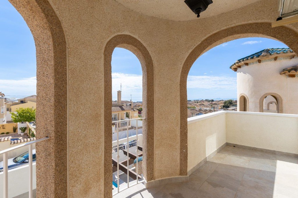 Villa in Alicante, Spanien 5 Schlafzimmer, 150 m2 Nr. 145316