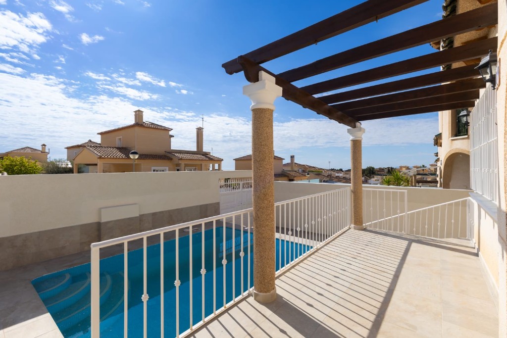 Villa in Alicante, Spanien 5 Schlafzimmer, 150 m2 Nr. 145316