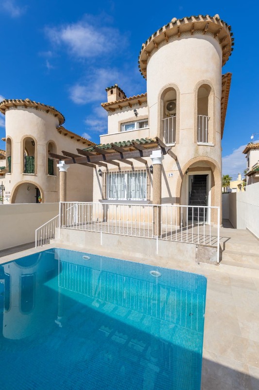 Villa in Alicante, Spanien 5 Schlafzimmer, 150 m2 Nr. 145316