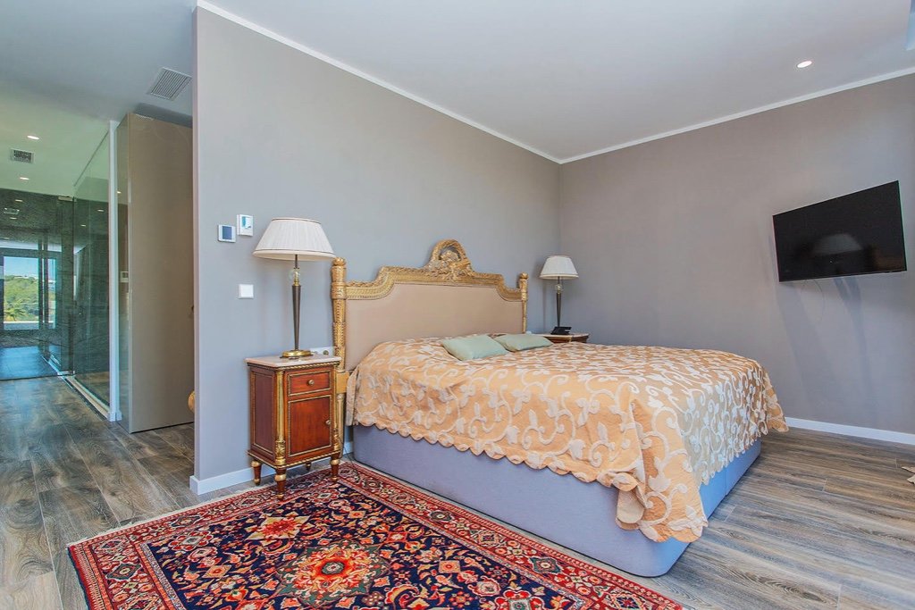 Villa in Campoamor, Alicante, Spain 6 bedrooms, 450 sq.m. No. 145318