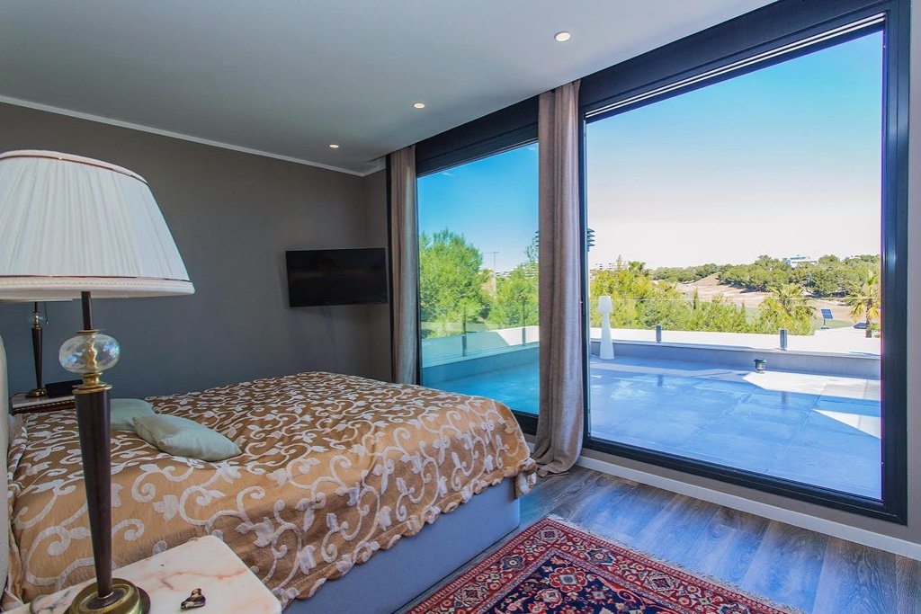 Villa in Campoamor, Alicante, Spain 6 bedrooms, 450 sq.m. No. 145318
