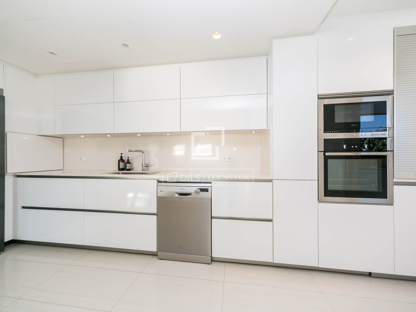 Villa in Castelldefels, Barcelona, Spain 6 bedrooms, 400 sq.m. No. 150350