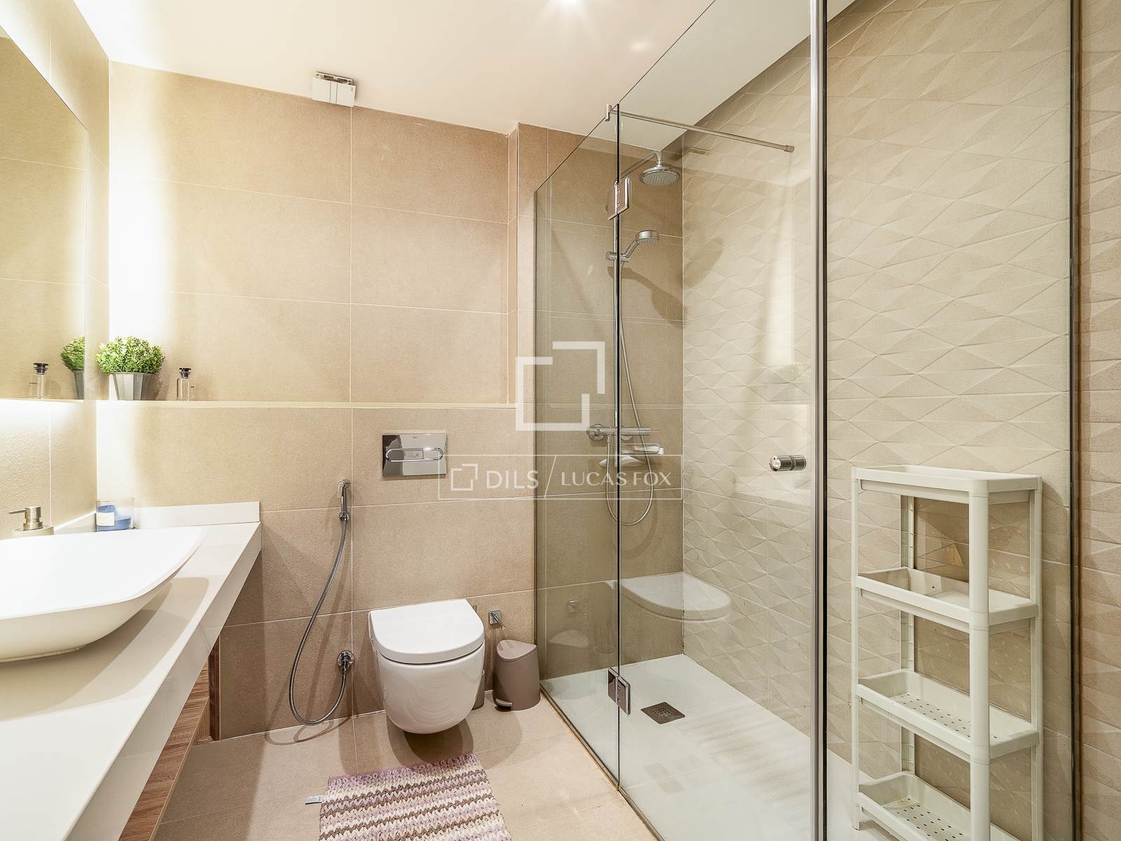 Huoneisto Barcelona, Espanja 4 makuuhuonetta, 169 m2 No. 161403