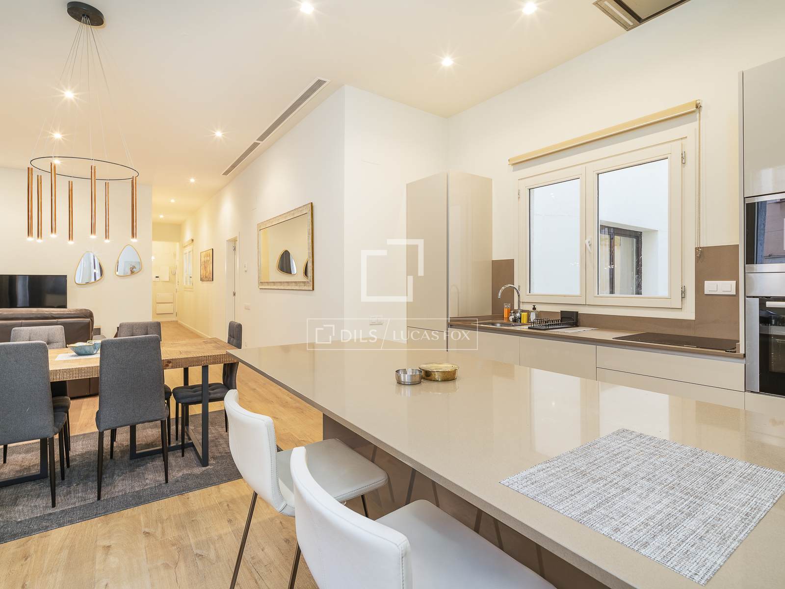 Huoneisto Barcelona, Espanja 4 makuuhuonetta, 169 m2 No. 161403