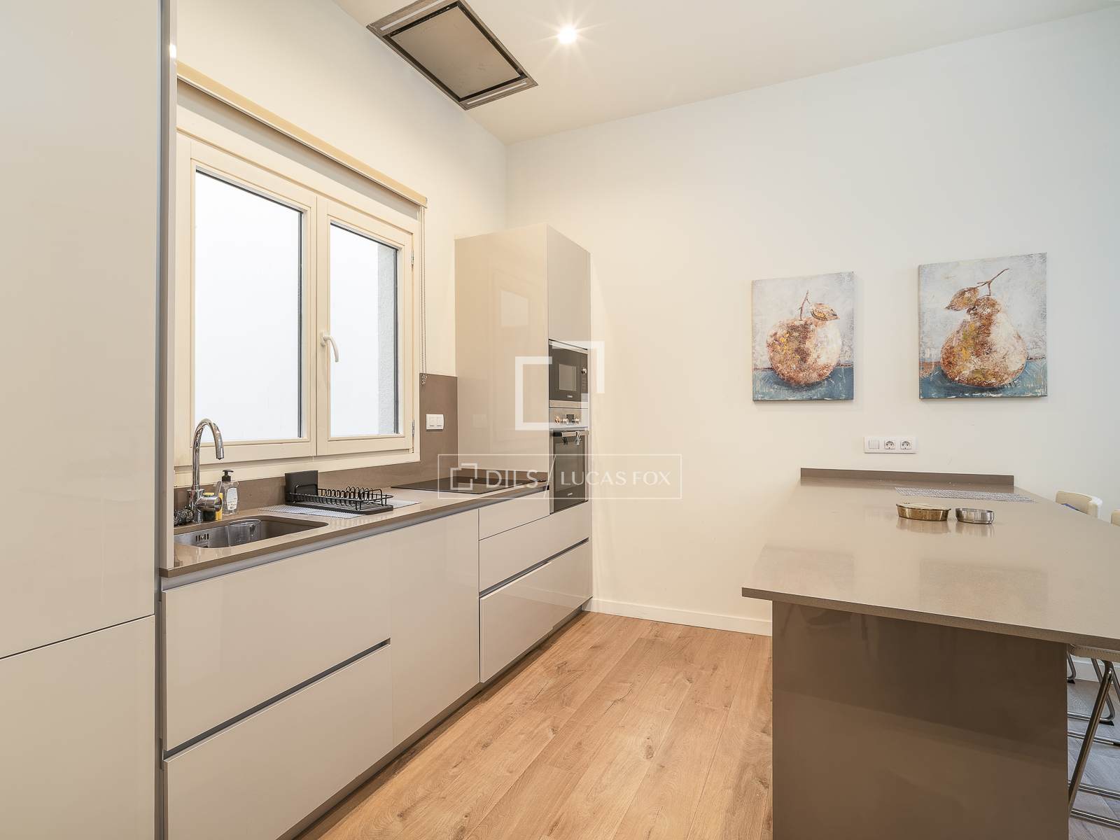Huoneisto Barcelona, Espanja 4 makuuhuonetta, 169 m2 No. 161403