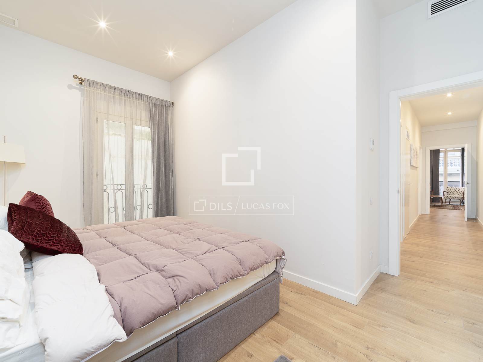 Huoneisto Barcelona, Espanja 4 makuuhuonetta, 169 m2 No. 161403