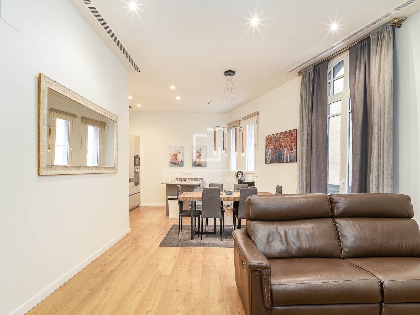 Huoneisto Barcelona, Espanja 4 makuuhuonetta, 169 m2 No. 161403