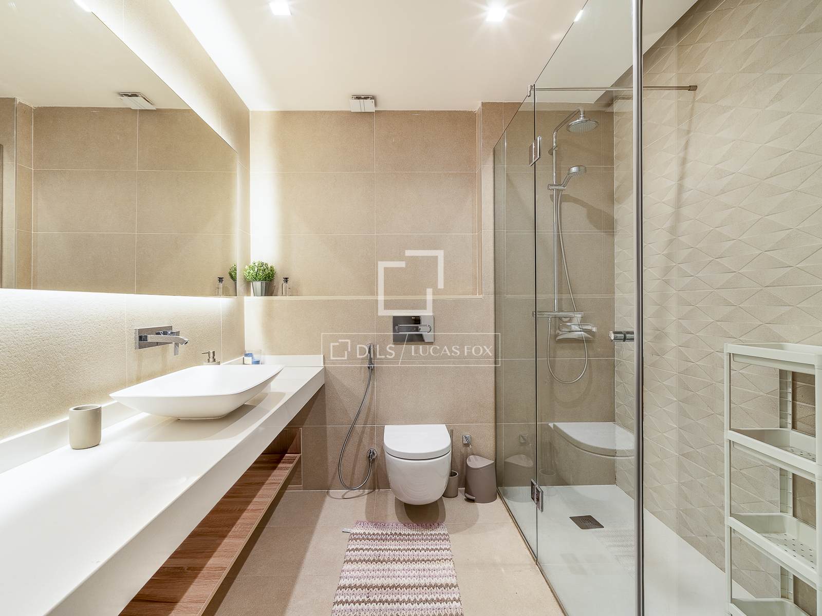 Huoneisto Barcelona, Espanja 4 makuuhuonetta, 169 m2 No. 161403