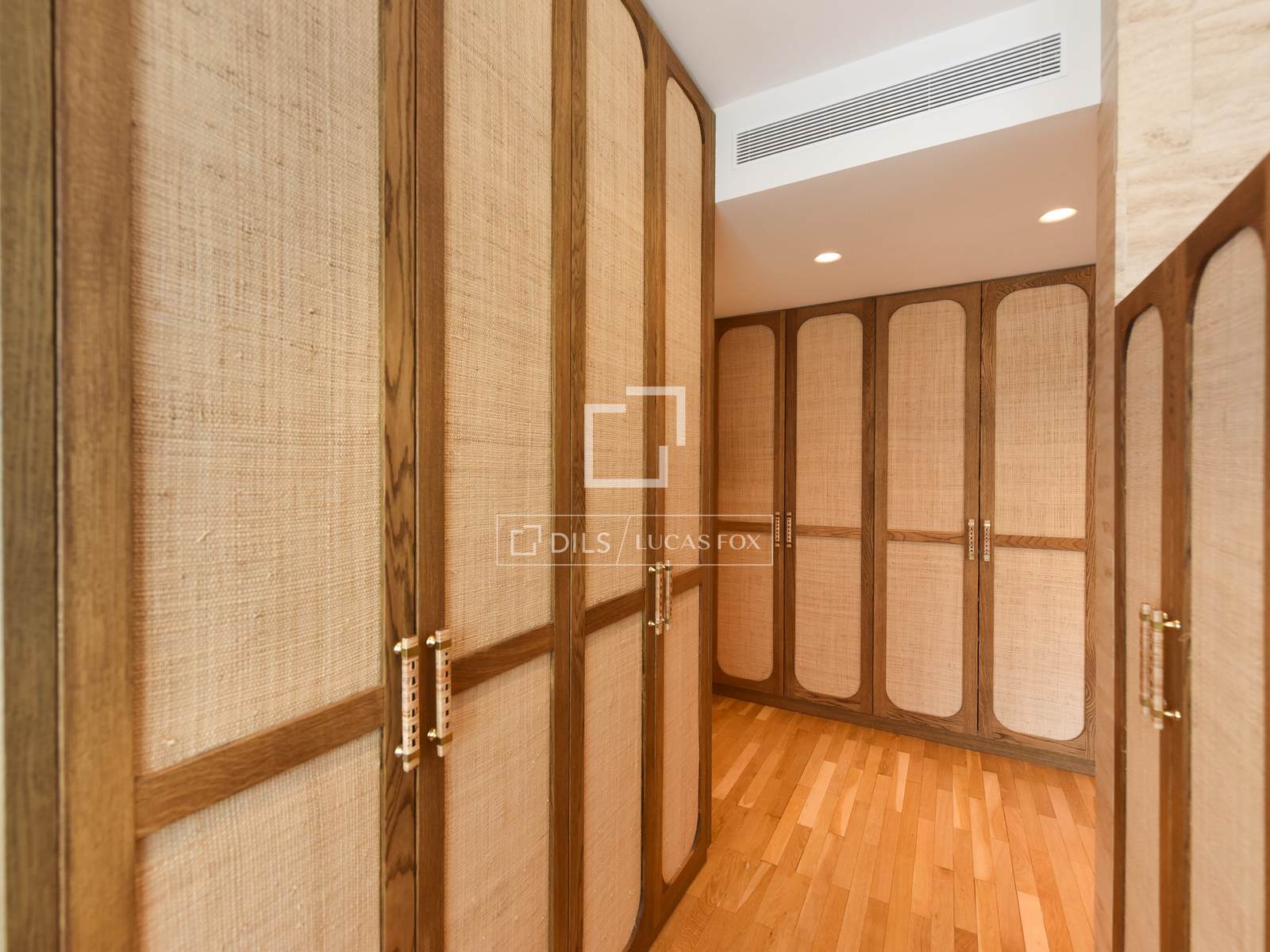 Apartment in Barcelona, Spain 4 bedrooms, 174 sq.m. No. 161400