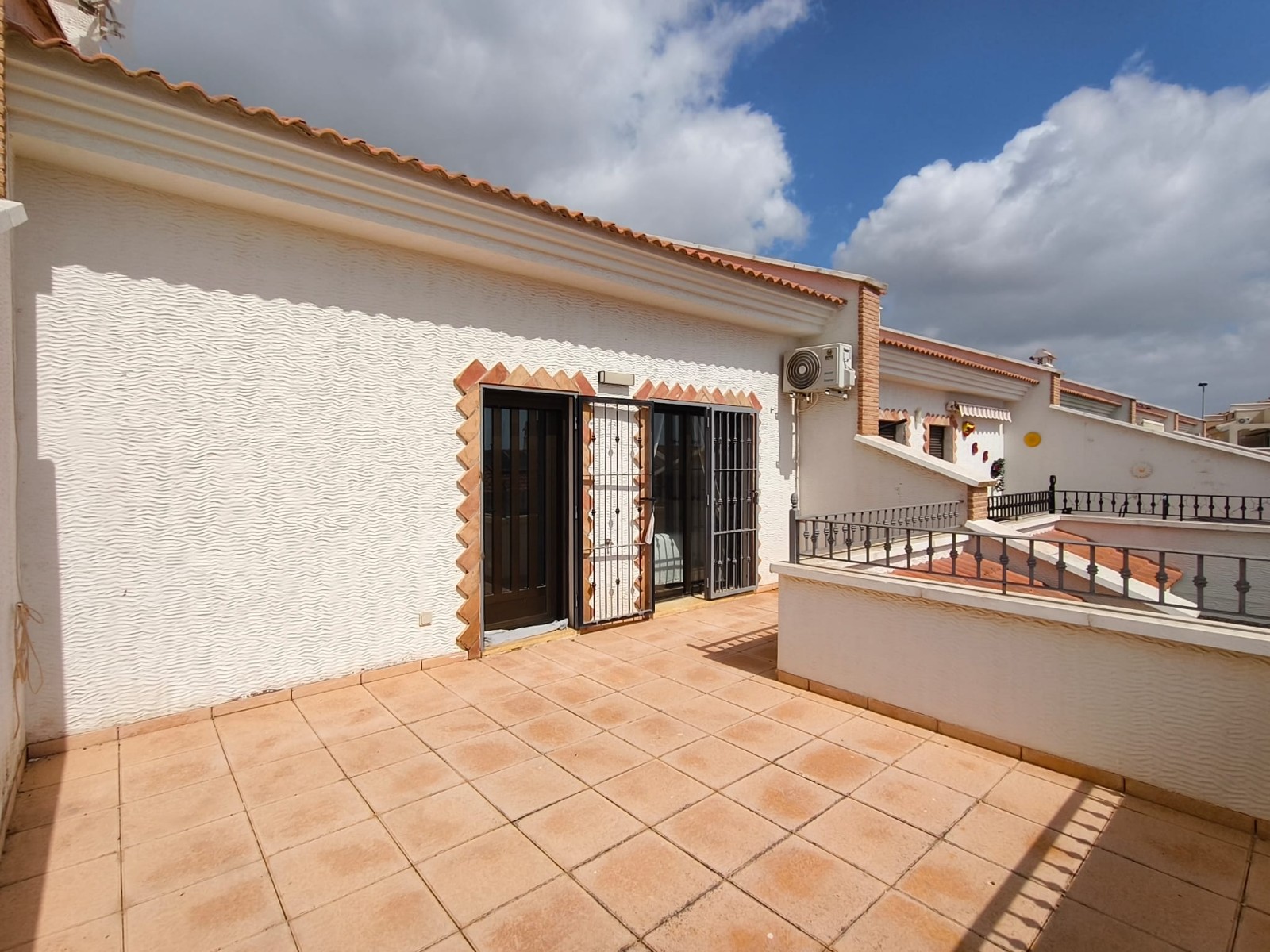 Radhus i San Miguel de Salinas, Alicante, Spanien 3 sovrum, 102 kvm. Nr. 190216