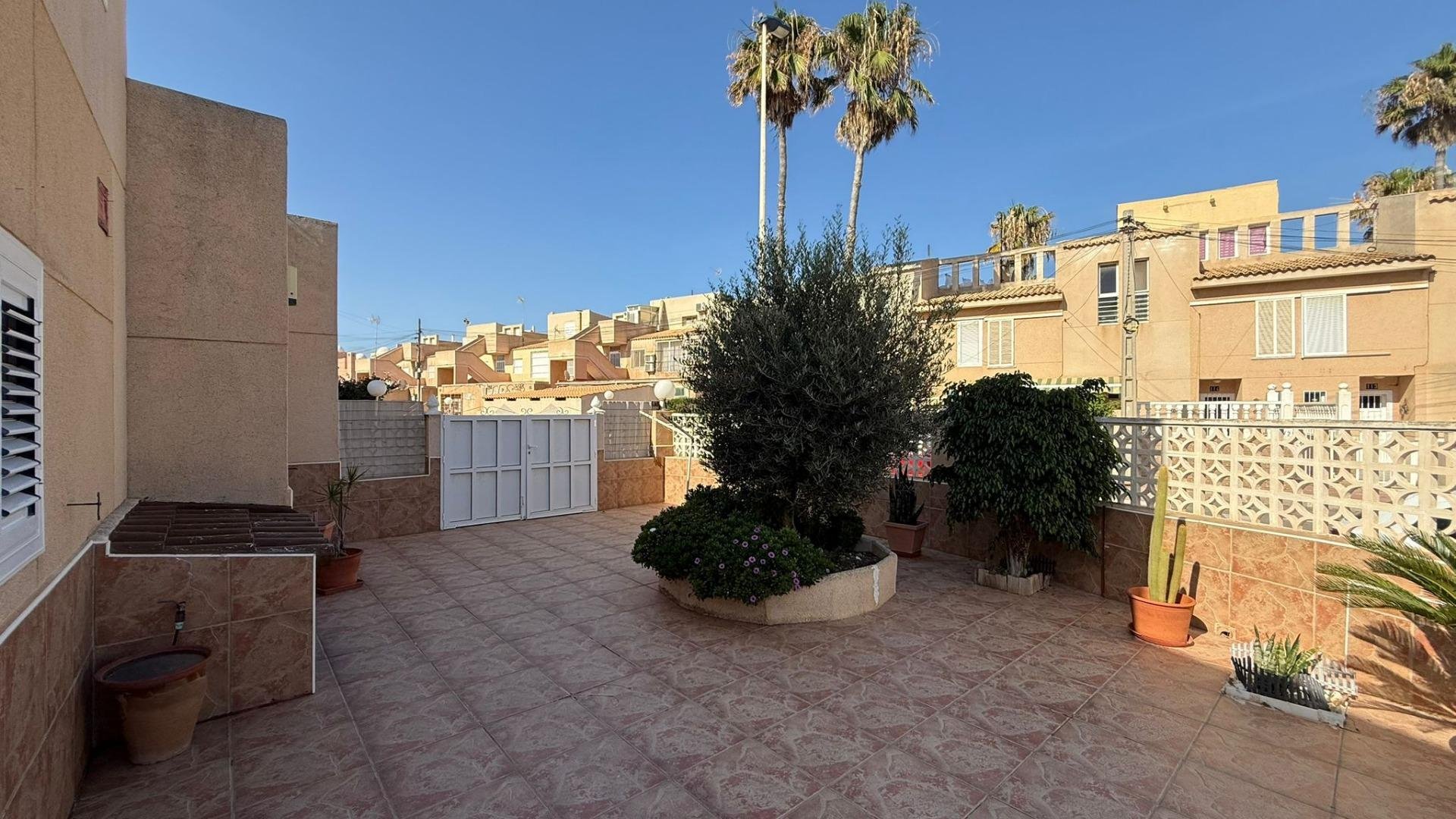 Townhouse à Torrevieja, Alicante, Espagne 3 chambres, 267 m2 No. 190170