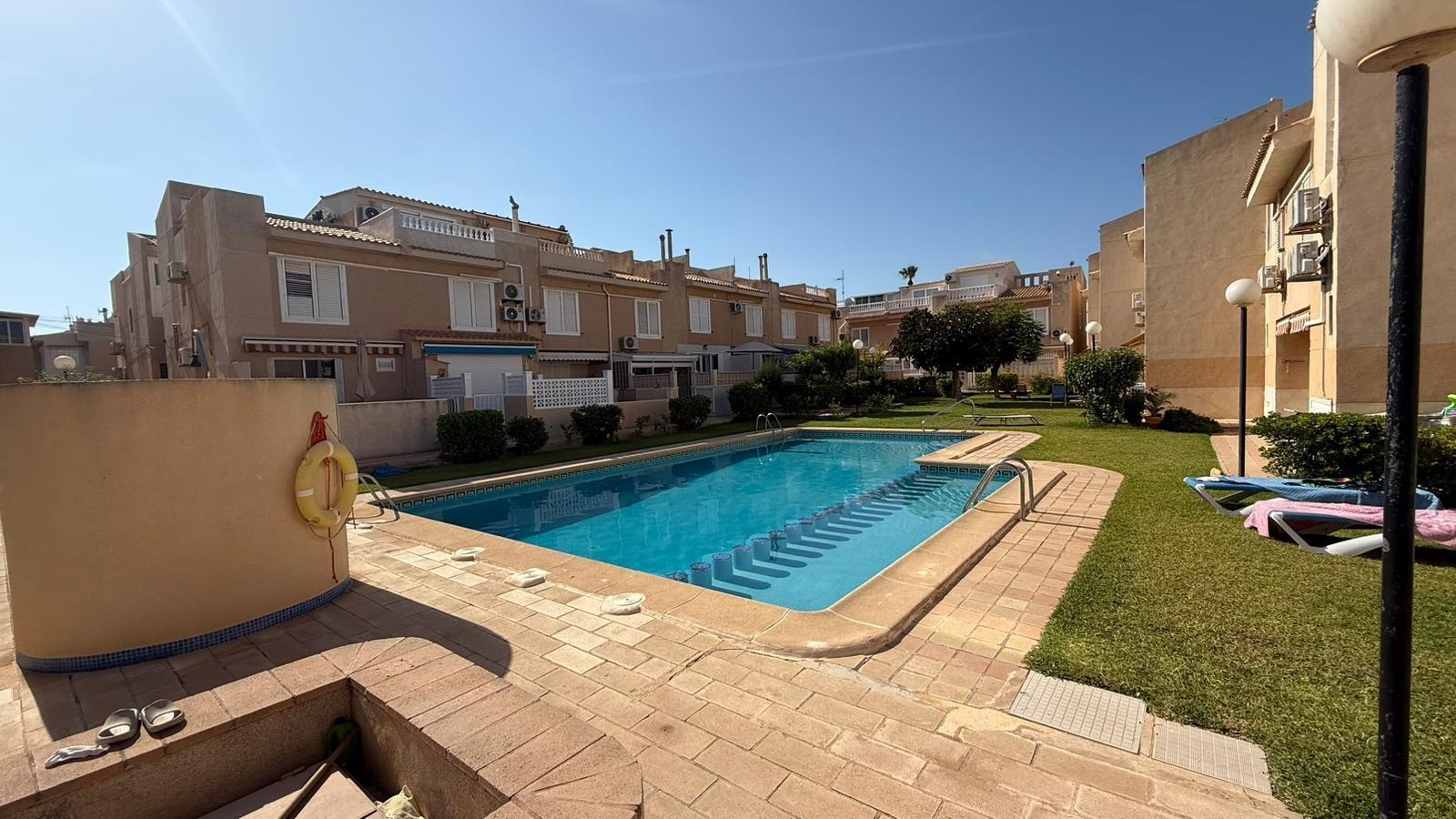 Townhouse à Torrevieja, Alicante, Espagne 3 chambres, 267 m2 No. 190170