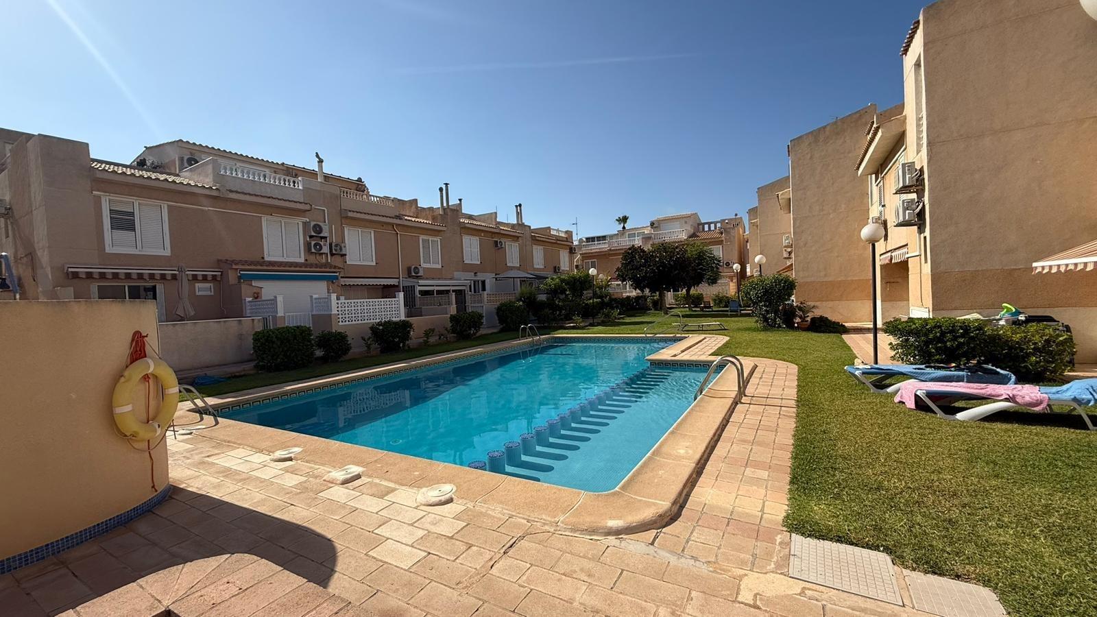 Townhouse à Torrevieja, Alicante, Espagne 3 chambres, 267 m2 No. 190170