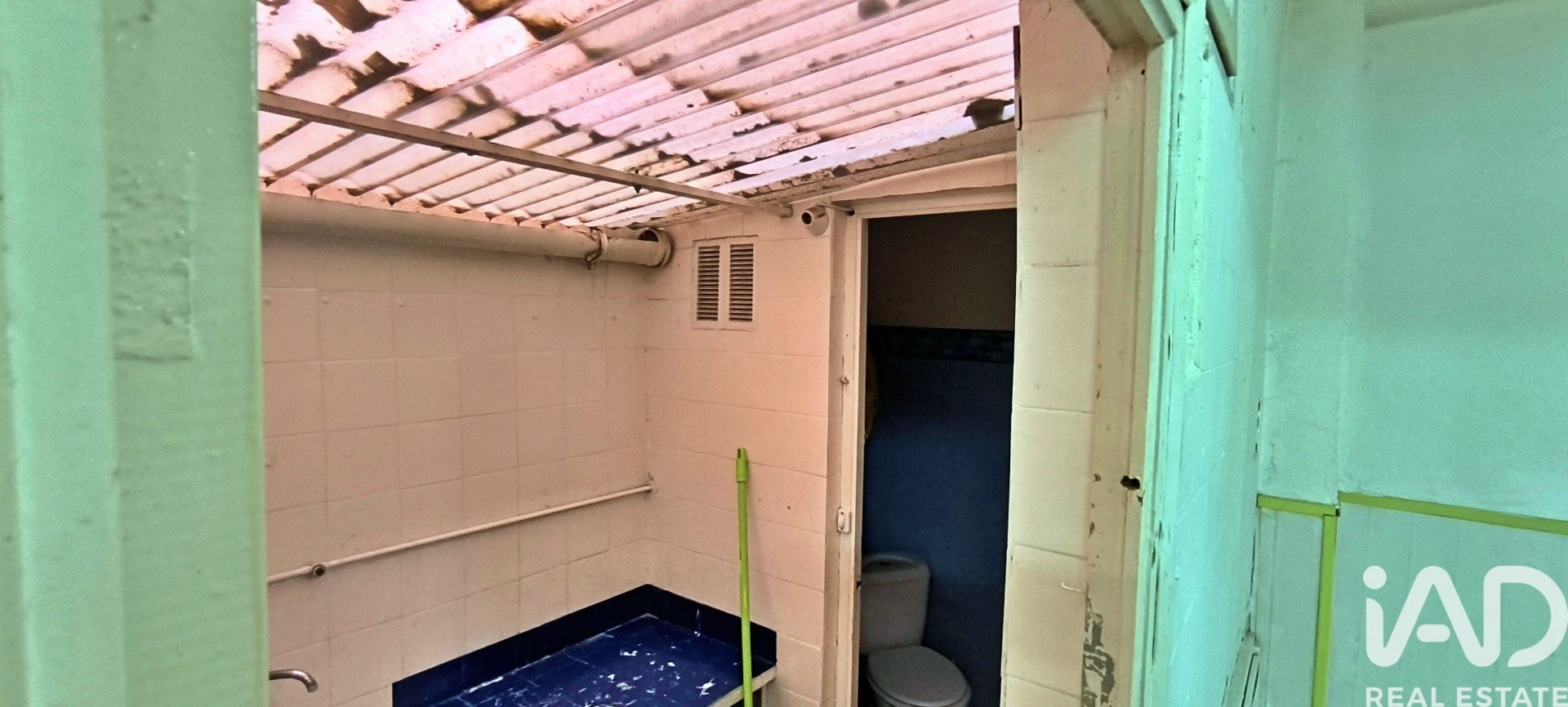 Commercial property in Elche, Alicante, Spain 100 sq.m. No. 187715