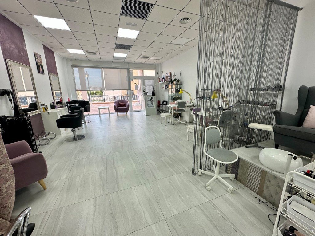 Commercial property à La Zenia, Alicante, Espagne 100 m2 No. 137564