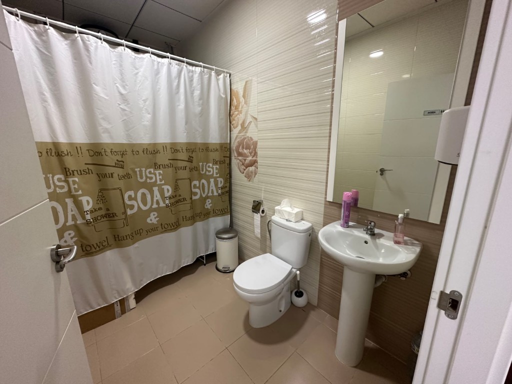Commercial property à La Zenia, Alicante, Espagne 100 m2 No. 137564