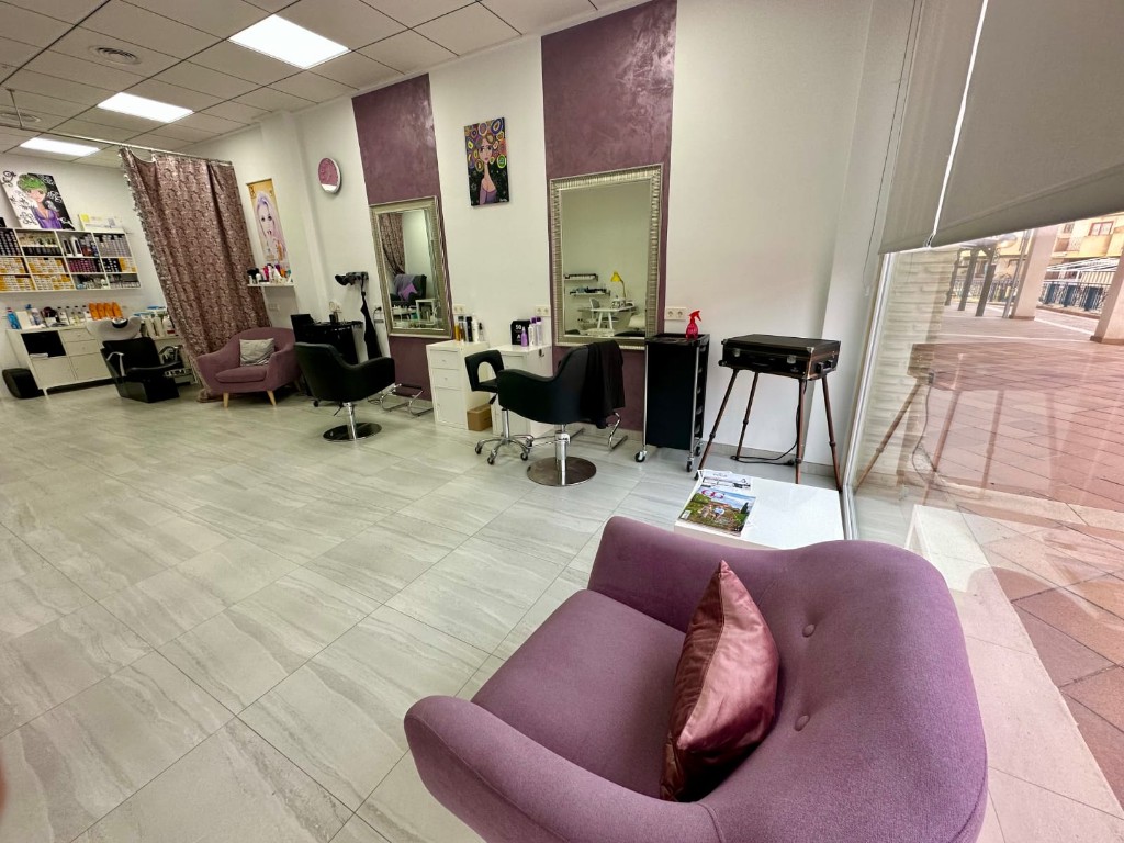 Commercial property à La Zenia, Alicante, Espagne 100 m2 No. 137564