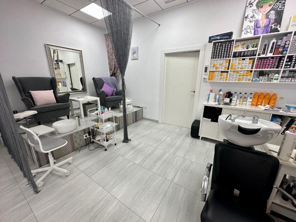 Commercial property à La Zenia, Alicante, Espagne 100 m2 No. 137564