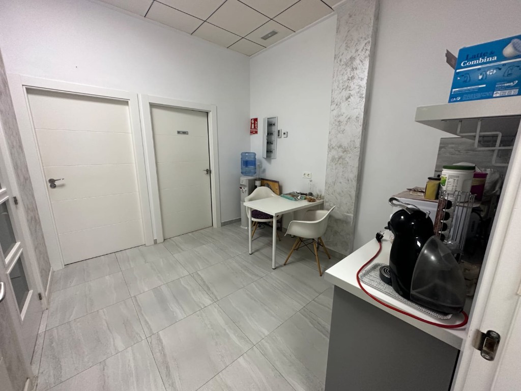 Commercial property à La Zenia, Alicante, Espagne 100 m2 No. 137564