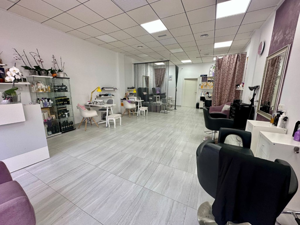 Commercial property à La Zenia, Alicante, Espagne 100 m2 No. 137564