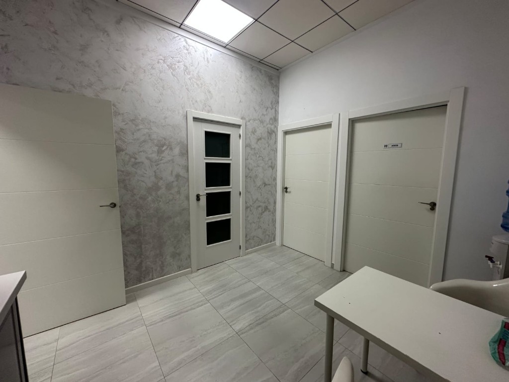 Commercial property à La Zenia, Alicante, Espagne 100 m2 No. 137564