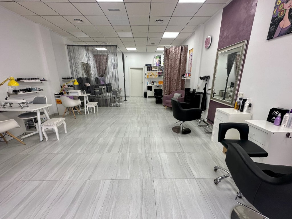 Commercial property à La Zenia, Alicante, Espagne 100 m2 No. 137564