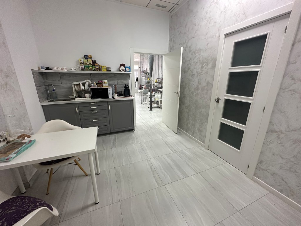Commercial property à La Zenia, Alicante, Espagne 100 m2 No. 137564