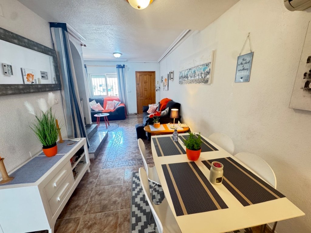 Casa adosada en Alicante, España 3 dormitorios, 80 m2 No. 145354