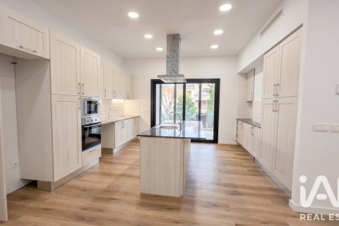Apartamento en Girona, Gerona, España 3 dormitorios, 152 m2 No. 194331