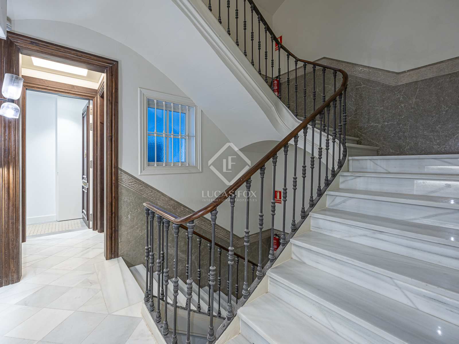 Apartment in Barcelona, Spain 4 bedrooms, 215 sq.m. No. 151001