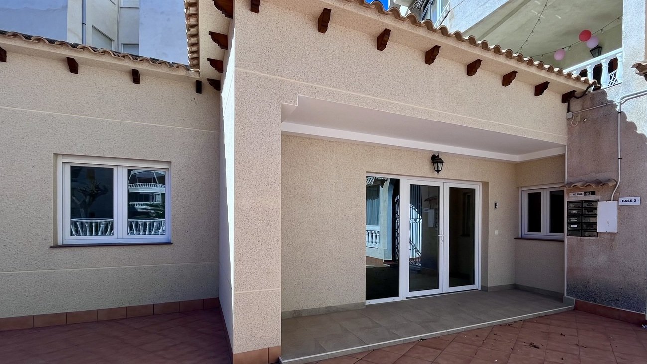 Bungalow à Torrevieja, Alicante, Espagne 2 chambres, 88 m2 No. 140310