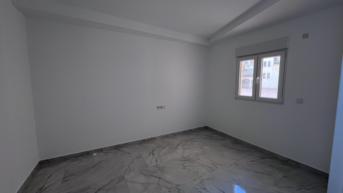 Bungalow à Torrevieja, Alicante, Espagne 2 chambres, 88 m2 No. 140310