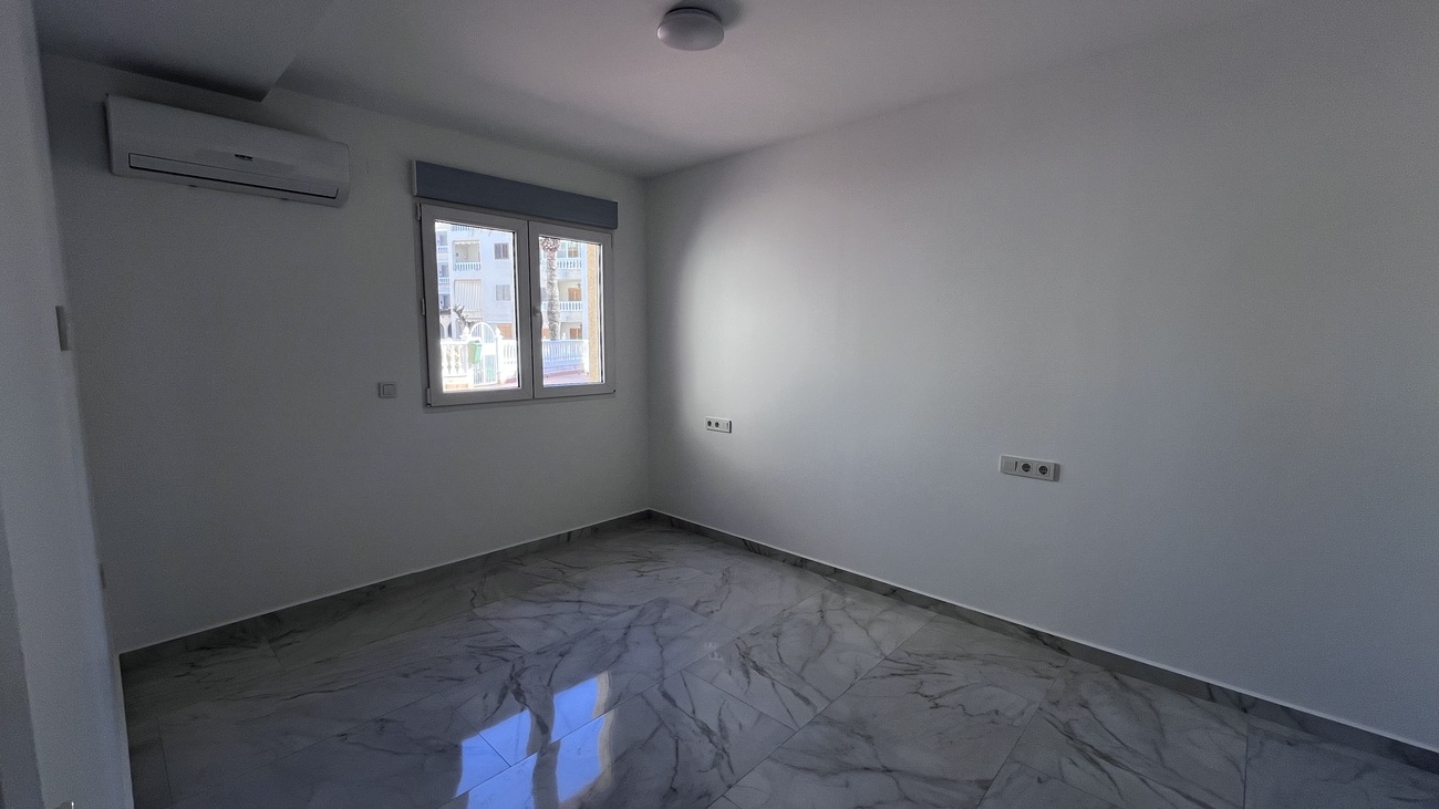 Bungalow à Torrevieja, Alicante, Espagne 2 chambres, 88 m2 No. 140310