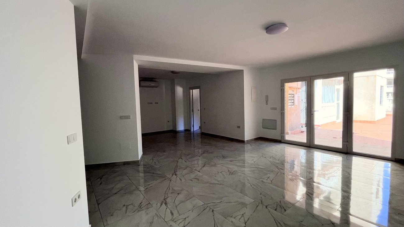 Bungalow à Torrevieja, Alicante, Espagne 2 chambres, 88 m2 No. 140310