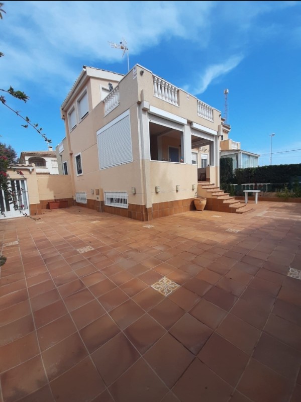 Casa adosada en La Mata, Alicante, España 5 dormitorios, 203 m2 No. 145292