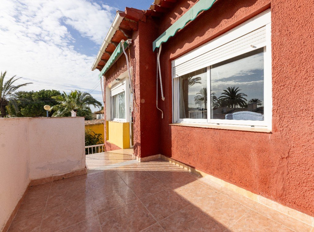 Villa Punta Prima, Alicante, Spānijā 4 istabas, 70 m2 Nr. 145296
