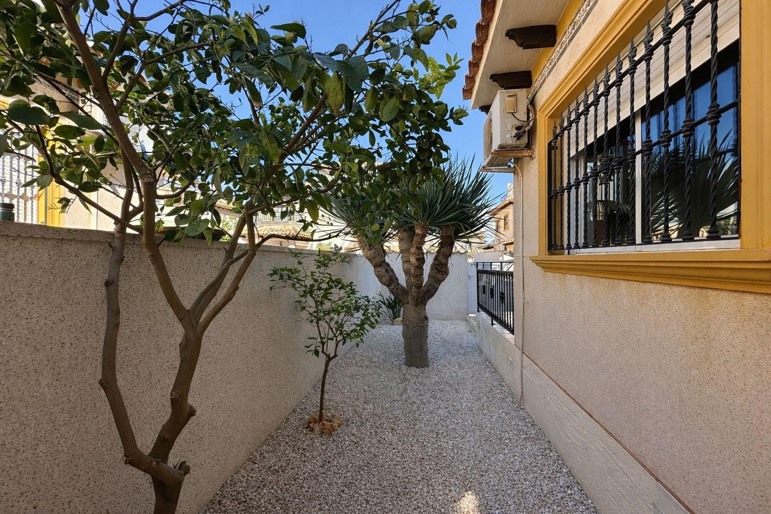 House in Torrevieja, Alicante, Spain 2 bedrooms, 65 sq.m. No. 154775